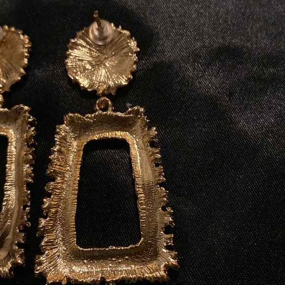 New Oversized Gold-Tone Textured Rectangle Dangle Earrings Costume Jewelry - Picture 8 of 8